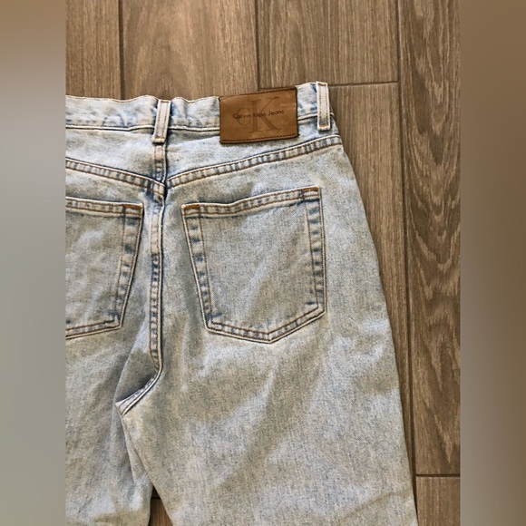 Calvin Klein|Vintage CK women’s light wash mom Jeans,Brown logo•••100% cotton - Picture 7 of 16